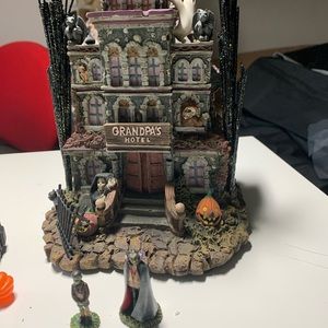 Grandpa’s Touch of Transylvania Hotel